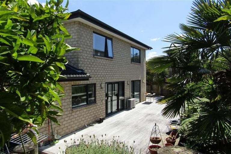 Photo of property in 11 Baker Street, Fairview Heights, Auckland, 0632