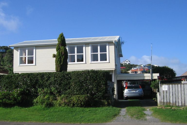 Photo of property in 2 Cluny Road, Plimmerton, Porirua, 5026