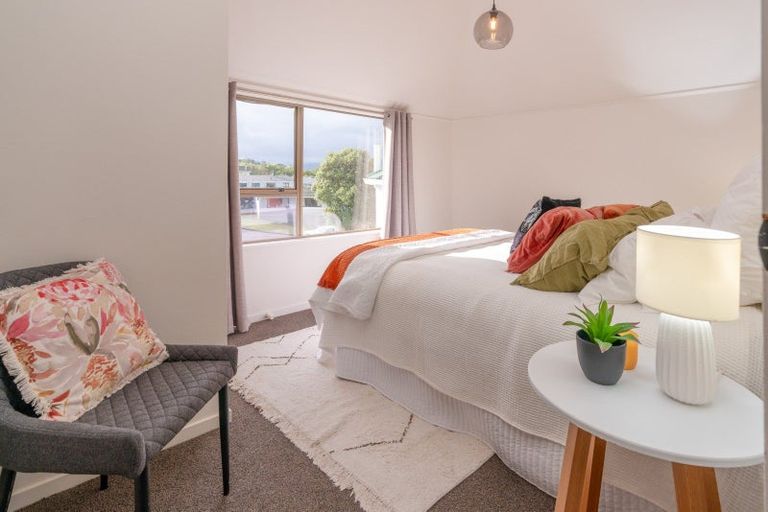 Photo of property in 138 Akaroa Drive, Maupuia, Wellington, 6022