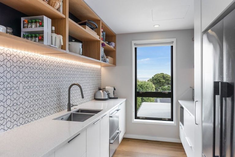 Photo of property in 15 Karekare Road, Raumati South, Paraparaumu, 5032