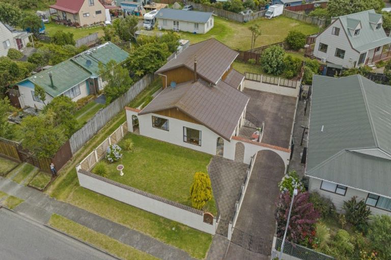 Photo of property in 14 Norfolk Crescent, Otaki Beach, Otaki, 5512