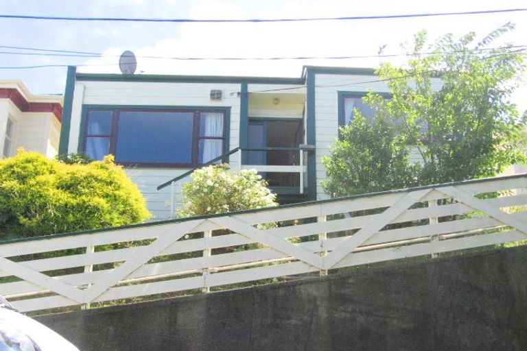 Photo of property in 42 Hargreaves Street, Mount Cook, Wellington, 6021