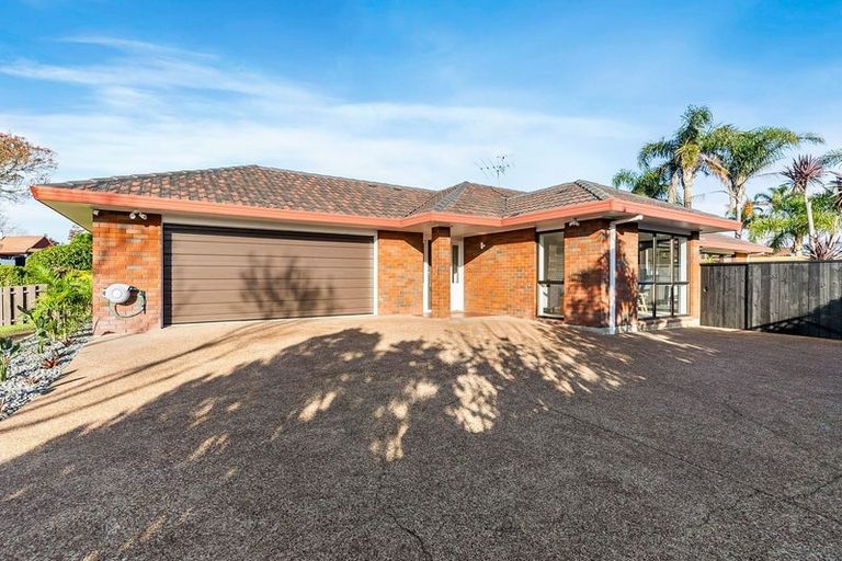 Photo of property in 5 Raddock Place, Farm Cove, Auckland, 2012