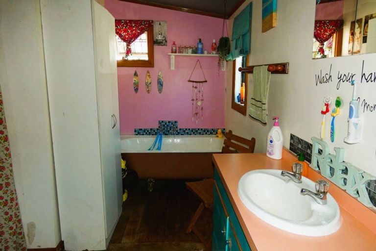 Photo of property in 58 Brougham Street, Westport, 7825