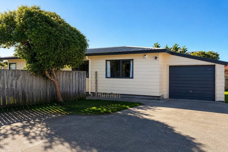 Photo of property in 56 Sutton Crescent, Papakura, 2110
