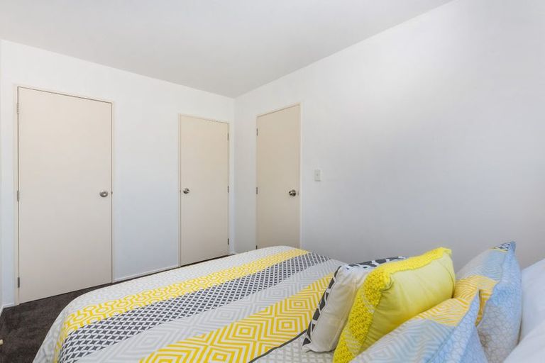 Photo of property in 9/44 Fields Parade, Oteha, Auckland, 0632