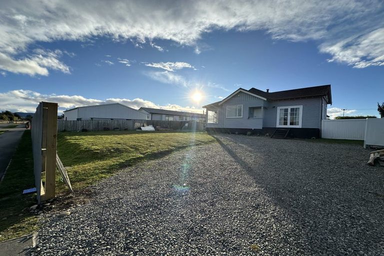 Photo of property in 28 King Street, Coalgate, 7673