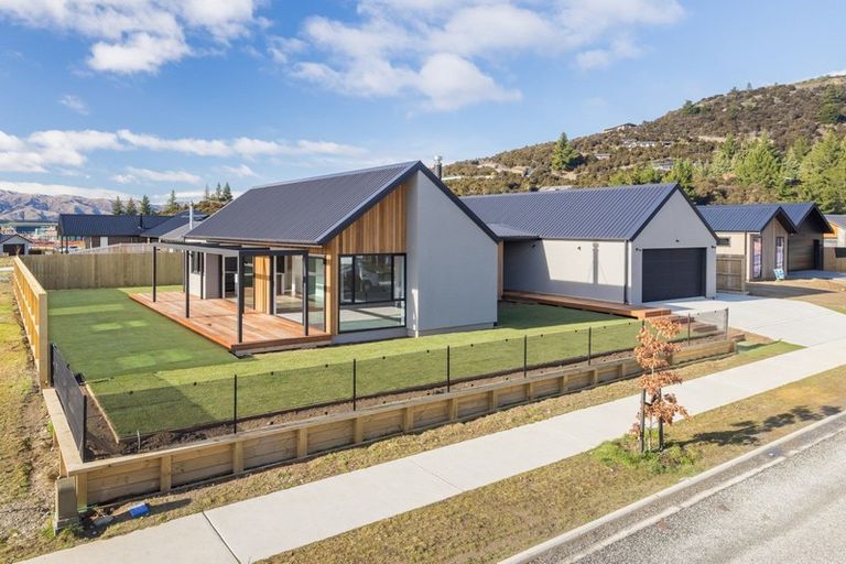Photo of property in 26 Pounamu Avenue, Albert Town, Wanaka, 9305