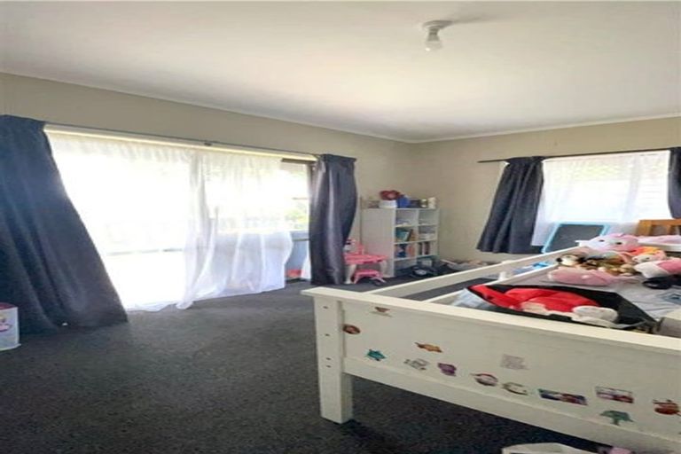 Photo of property in 35 Kirby Street, Glendene, Auckland, 0602