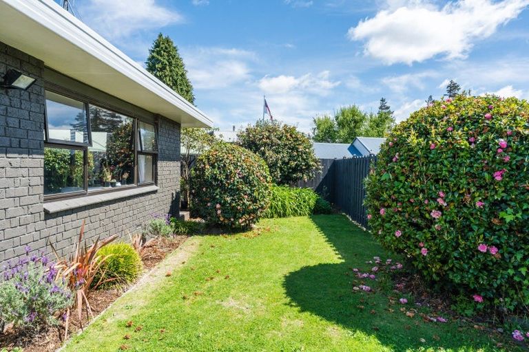 Photo of property in 2/7 Kathleen Place, Rainbow Point, Taupo, 3330