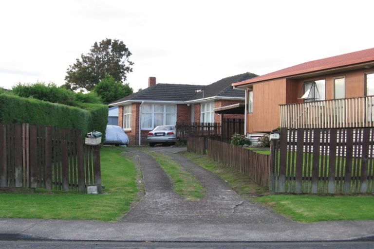 Photo of property in 2/1 Toru Street, Te Atatu Peninsula, Auckland, 0610