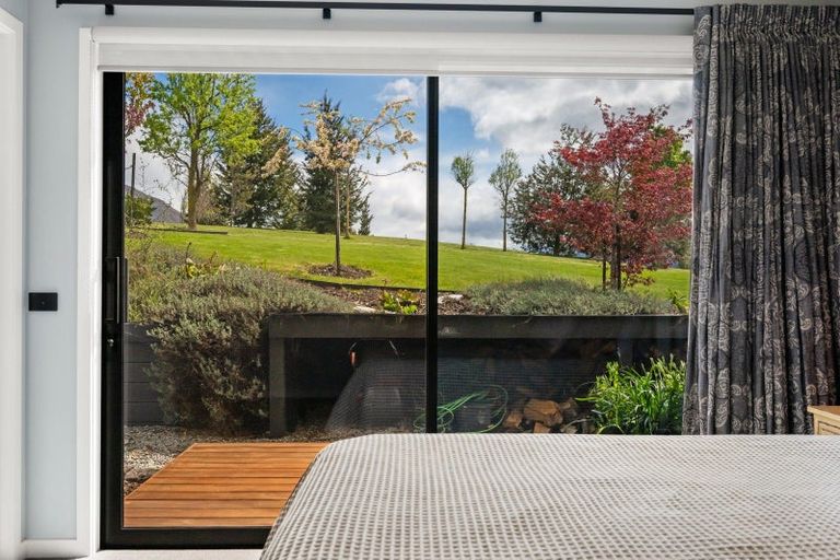 Photo of property in 37 Pendeen Crescent, Jacks Point, Queenstown, 9371