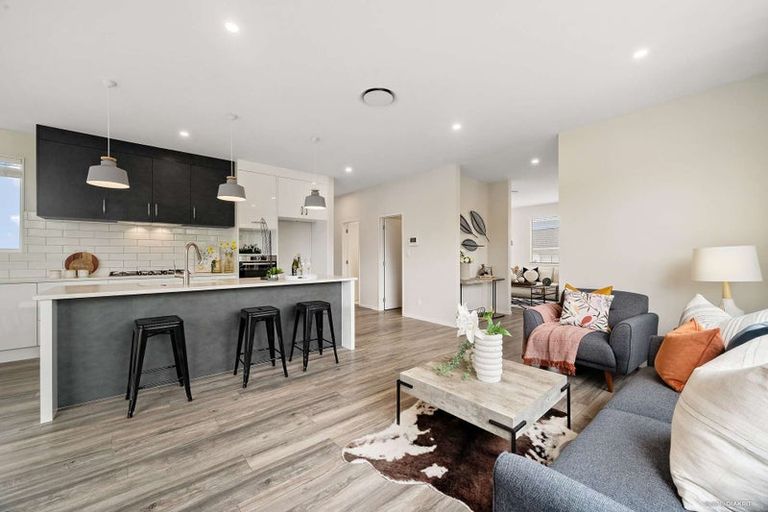 Photo of property in 10 Bine Crescent, Orewa, 0931