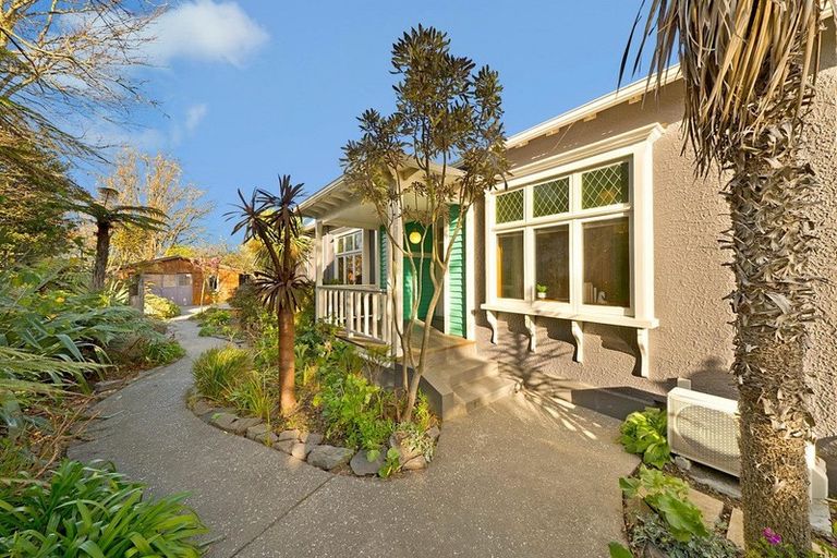Photo of property in 216 Geraldine Street, Edgeware, Christchurch, 8013