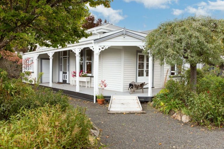 Photo of property in 16 Hunter Street, Dannevirke, 4930