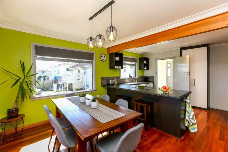 Photo of property in 128 Frankley Road, Frankleigh Park, New Plymouth, 4310