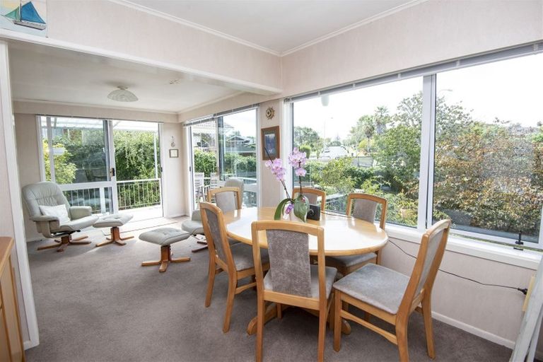 Photo of property in 41 Beechdale Crescent, Pakuranga Heights, Auckland, 2010