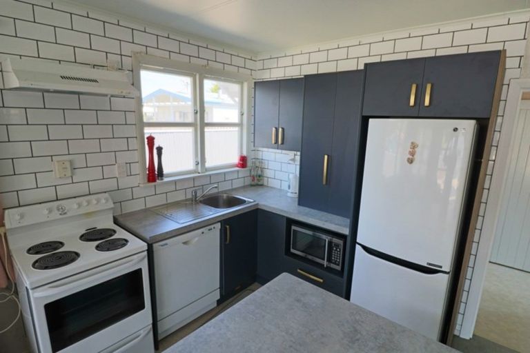 Photo of property in 6 Hennessy Street West, Foxton Beach, Foxton, 4815