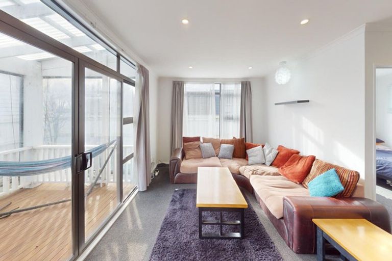 Photo of property in 50 Exeter Crescent, Takaro, Palmerston North, 4412