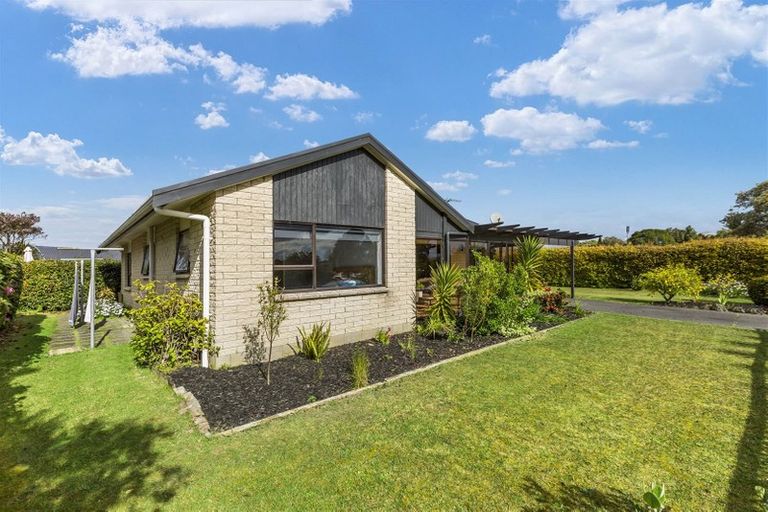 Photo of property in 2/99 Riverside Road, Orewa, 0931