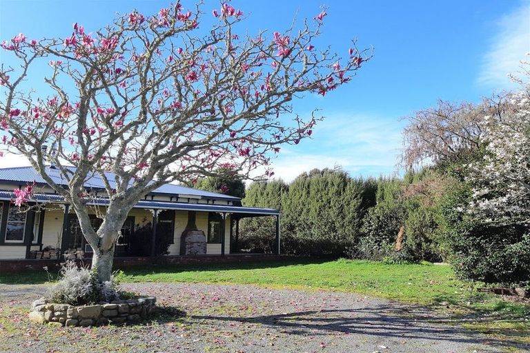 Photo of property in 8 Muhunoa West Road, Ohau, Levin, 5570