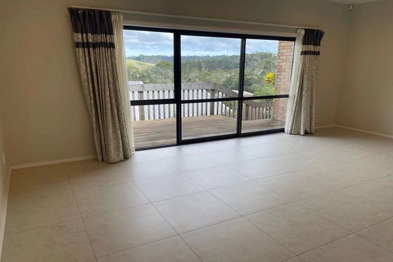 Photo of property in 86 Tiriwa Drive, Massey, Auckland, 0614