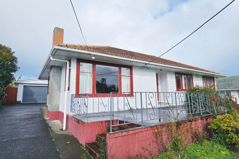 Photo of property in 28 Wilsher Crescent, Henderson, Auckland, 0612