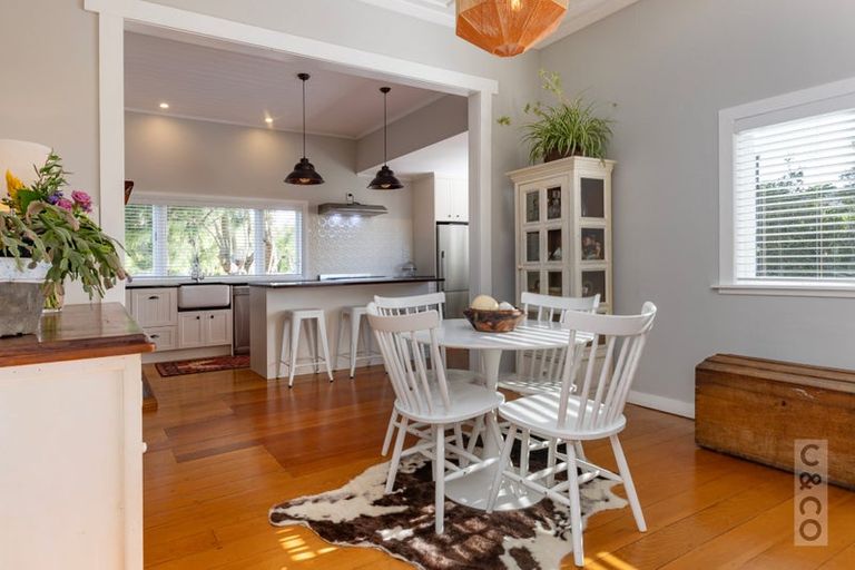 Photo of property in 76 Awaroa Road, Helensville, 0800