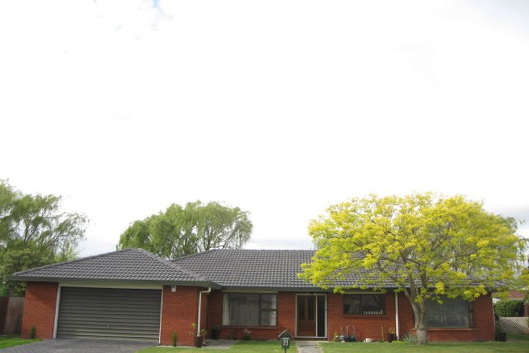 Photo of property in 15 Sheraton Place, Redwood, Christchurch, 8051