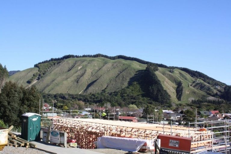 Photo of property in 103 Kakariki Grove, Waikanae, 5036