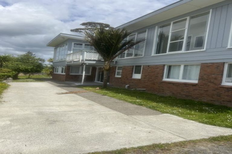 Photo of property in 64 Don Buck Road, Massey, Auckland, 0614