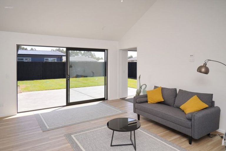 Photo of property in 16 Chatsworth Avenue, Rangiora, 7400