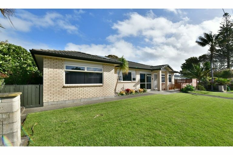 Photo of property in 10 Centreway Road, Orewa, 0931