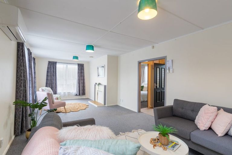 Photo of property in 132 Castor Crescent, Cannons Creek, Porirua, 5024