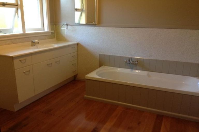 Photo of property in 17 Reading Street, Upper Riccarton, Christchurch, 8041