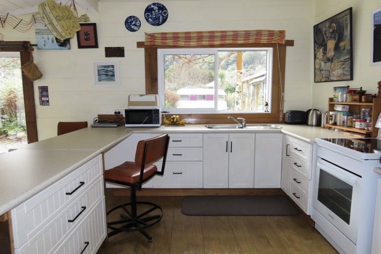 Photo of property in 25 Andersen Street, Blacks Point, Reefton, 7830