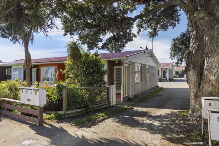 Photo of property in 4/171 Queens Drive, Lyall Bay, Wellington, 6022