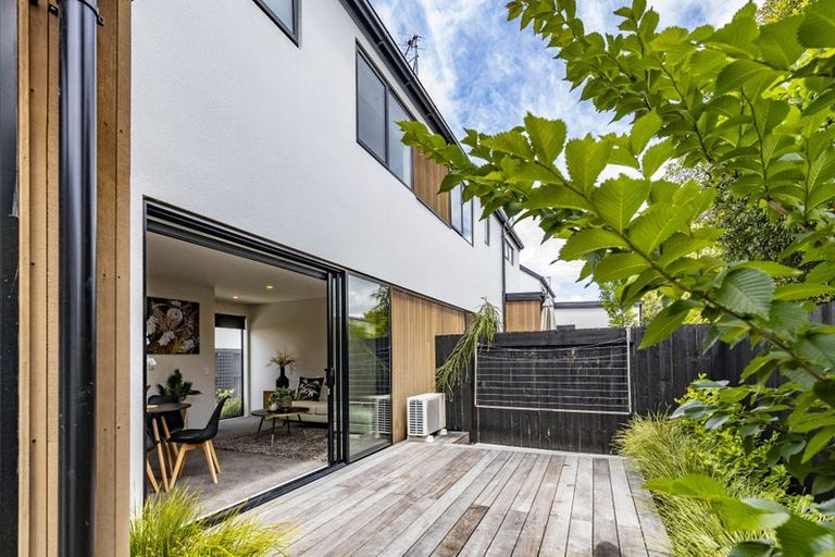 Photo of property in 4/63 Waltham Road, Sydenham, Christchurch, 8023