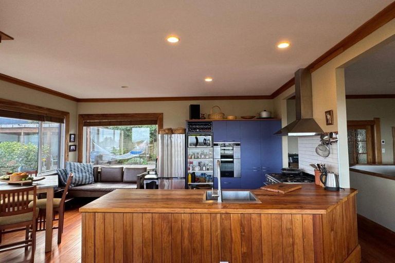 Photo of property in 6 Onslow Road, Bluff Hill, Napier, 4110