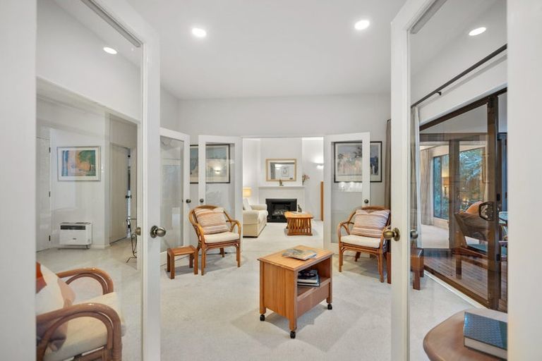 Photo of property in 28 Rosemary Avenue, Forrest Hill, Auckland, 0620