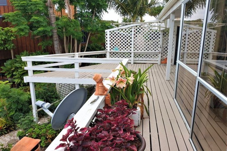 Photo of property in 25 Powells Road, Cable Bay, 0420