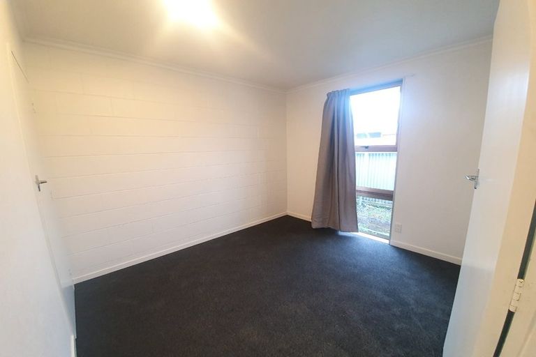 Photo of property in 16 Westmere Place, Takaro, Palmerston North, 4412