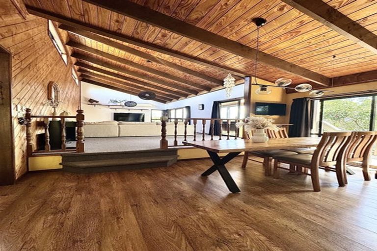 Photo of property in 17 Sungrove Rise, Sunnyvale, Auckland, 0612