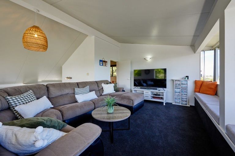 Photo of property in 17 Kotare Place, South Bay, Kaikoura, 7300