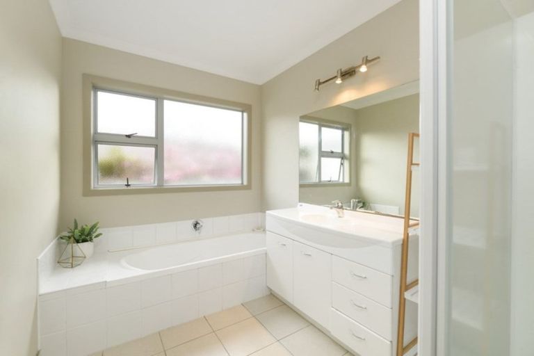 Photo of property in 16 Te Otinga Place, Pyes Pa, Tauranga, 3112