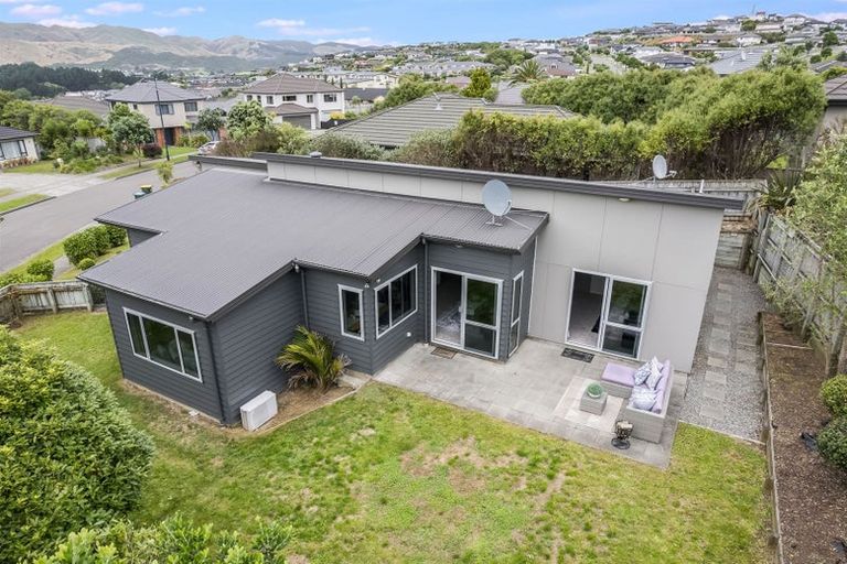 Photo of property in 5 Fiordland Place, Aotea, Porirua, 5024
