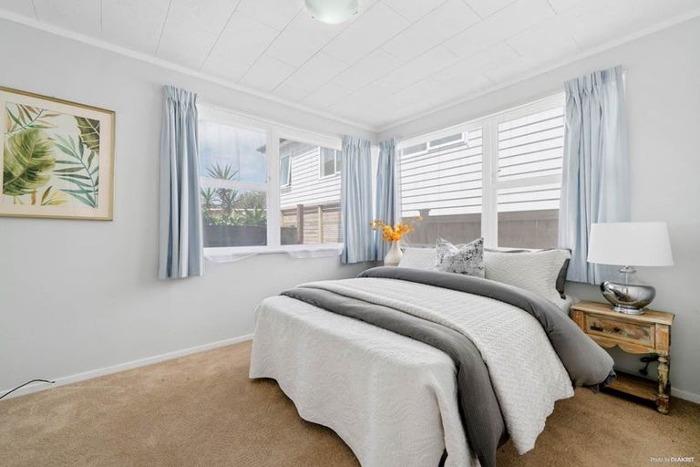 Photo of property in 33a Andrew Road, Howick, Auckland, 2010