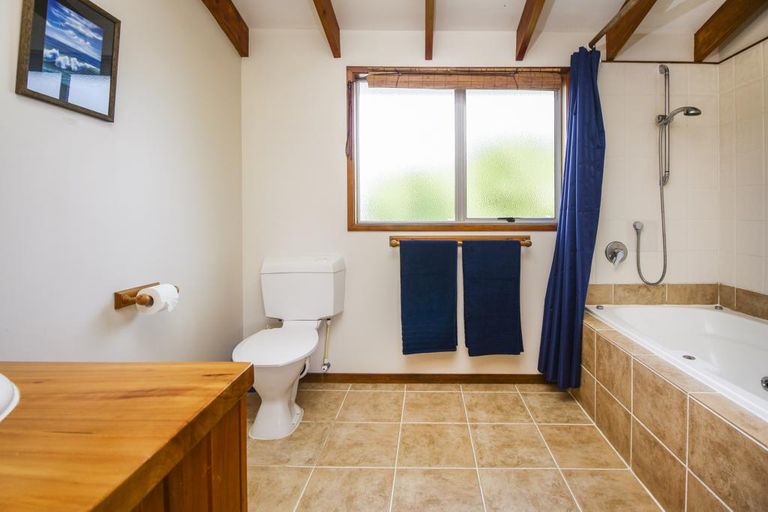 Photo of property in 20 Finlow Drive, Te Atatu South, Auckland, 0610