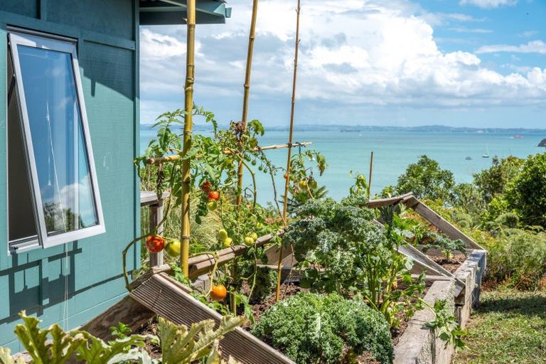 Photo of property in 12 Makora Avenue, Oneroa, Waiheke Island, 1081