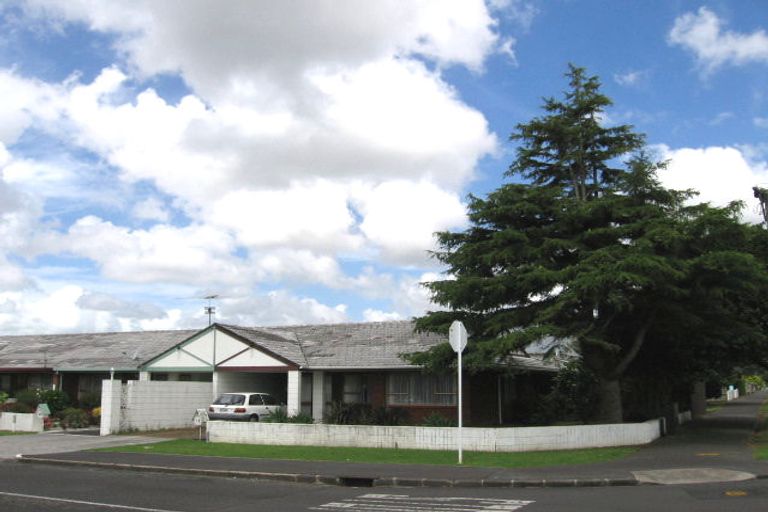 Photo of property in 12 Saxon Street, Waterview, Auckland, 1026